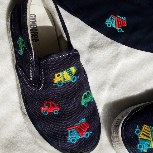 Gymboree Skippy style sneakers and matching bucket hat . - Picture 6 of 12